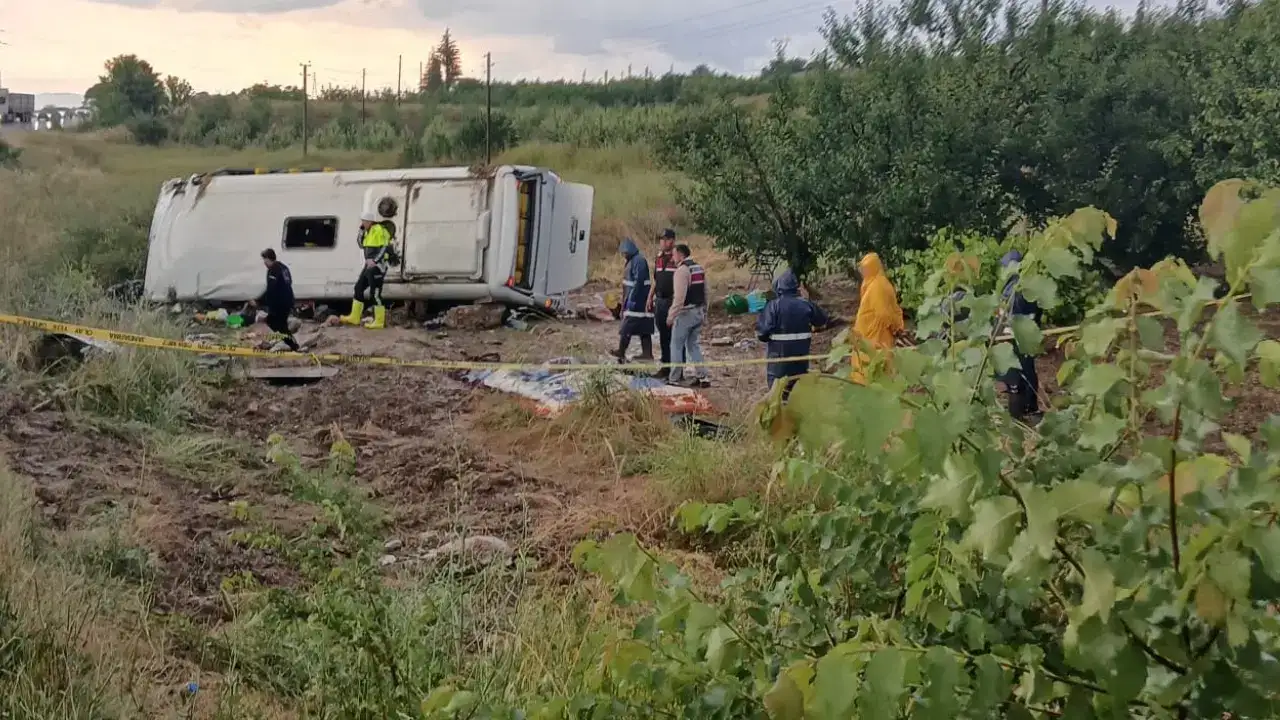 Katliam gibi kaza: 5 kişi öldü, 25 kişi yaralı!