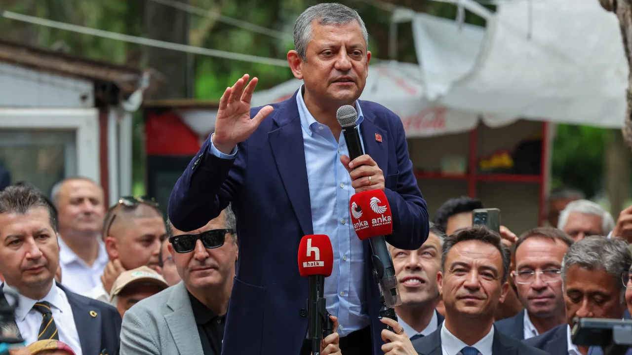 Özgür Özel, öğretmenlere polis müdahalesine tepki gösterdi