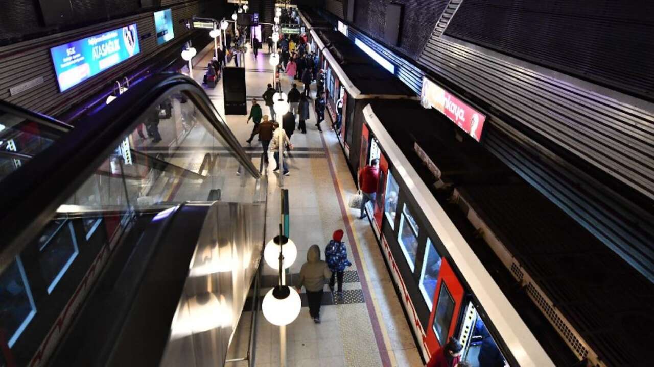 Kablo hırsızlığı nedeniyle metro seferleri aksadı