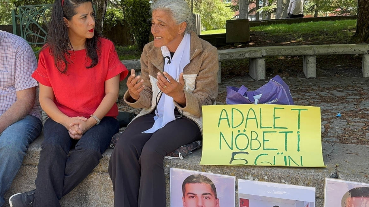Askerde hastalanan Doğuş Caner’in ölümü aydınlatılmadı: EMEP'li Sevda Karaca, adalet arayan anneyi yalnız bırakmadı!