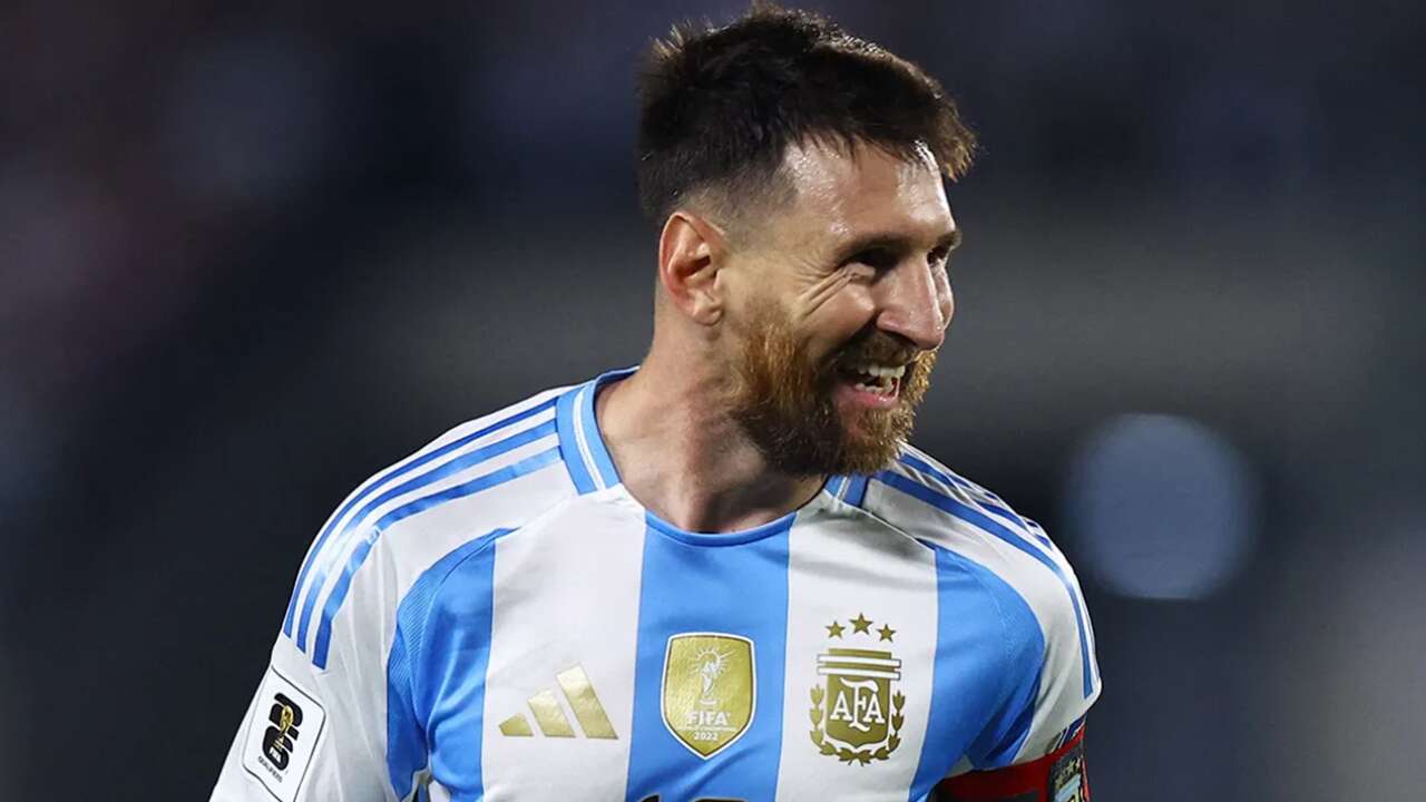 Lionel Messi golünü attı, tarihe geçti