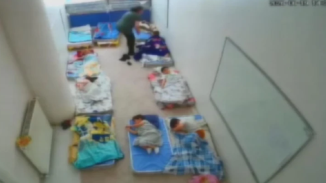 Bayrampaşa'da özel anaokulunda skandal: Çocukları sopayla darbetti