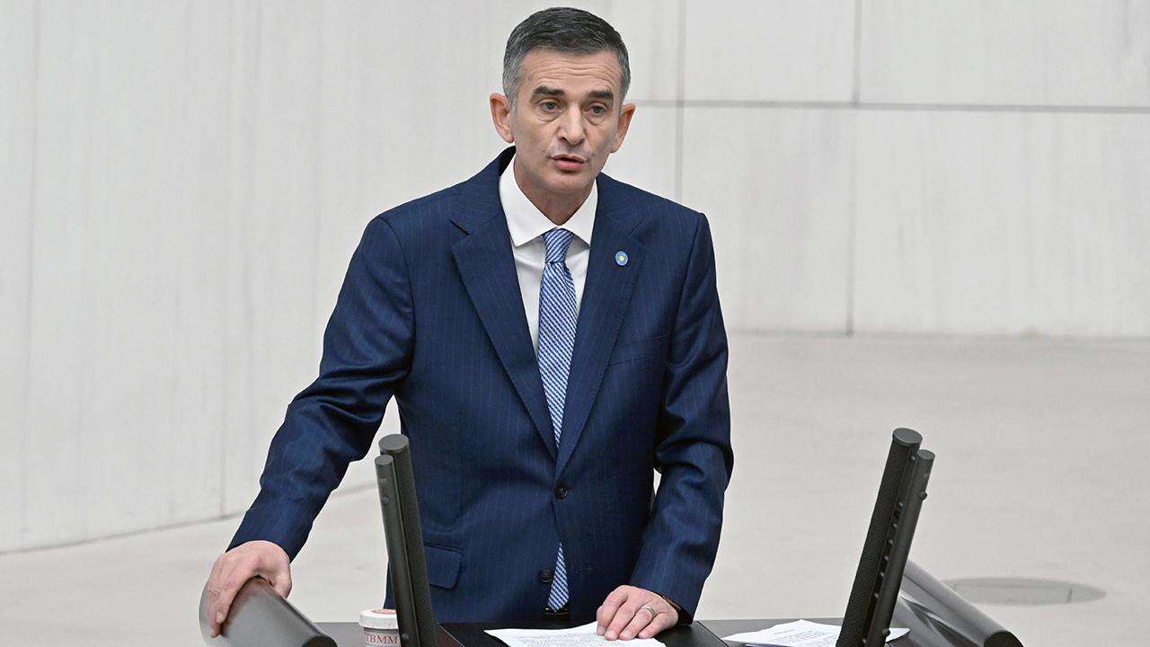 Ümit Dikbayır CHP'den istifa etti