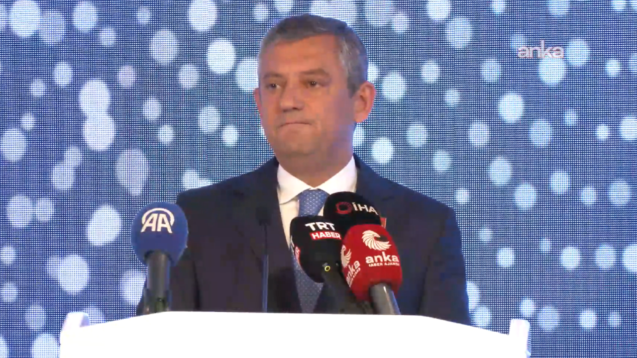 Özgür Özel’in en acı vedası "Yılın Haber Fotoğrafı" seçildi: 'Keşke hiç çekilmeseydi...’
