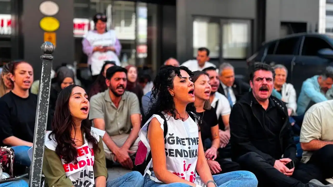 Özel okul fiyatları 3 milyonu buluyor: Öğretmenleri 10  gündür açlık grevinde!