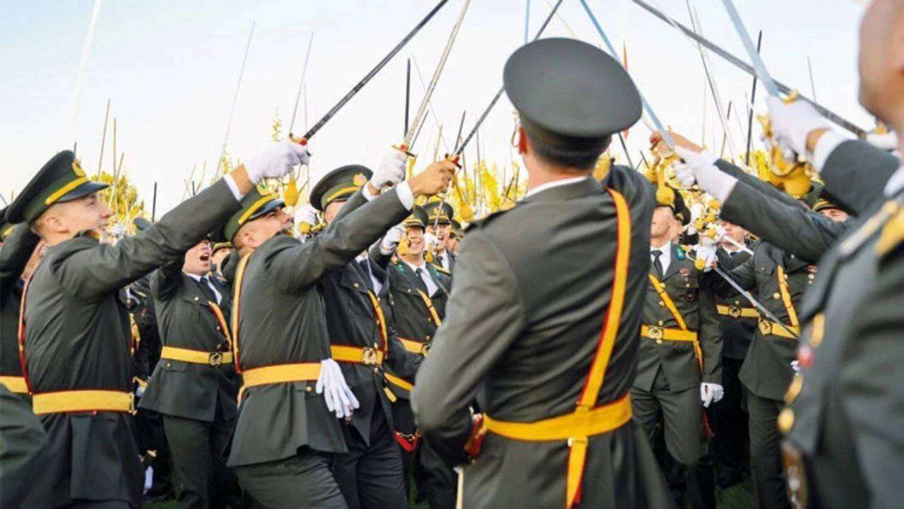 'Mustafa Kemal'in Askerleriyiz' sloganı sonrası geri dönüş davası açmıştı: Karar açıklandı
