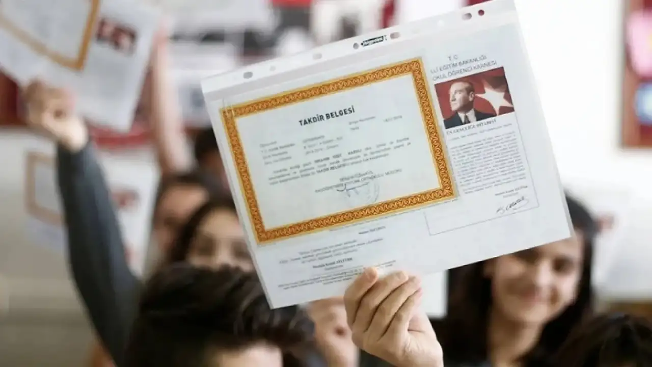 18 milyon öğrenci bugün karne alacak