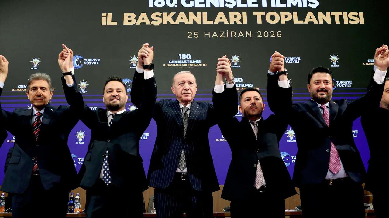 Rasim Arı'nın 1 günlük değişimi: İYİ Parti'de 'mülteci düşmanıydı' AK Parti'ye geçti mültecileri 'sevmeye' başladı