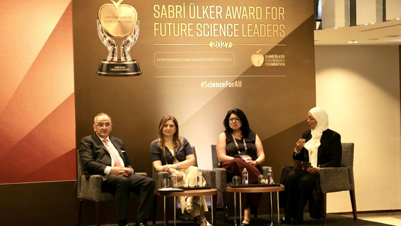 Sabri Ülker Vakfı'ndan genç bilim insanlarına küresel ağ