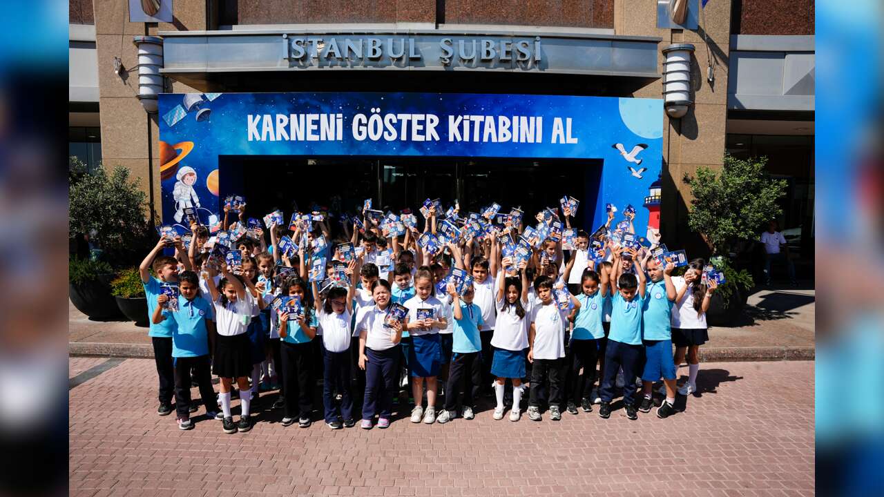 İş Bankası'ndan karne alan çocuklara ücretsiz kitap