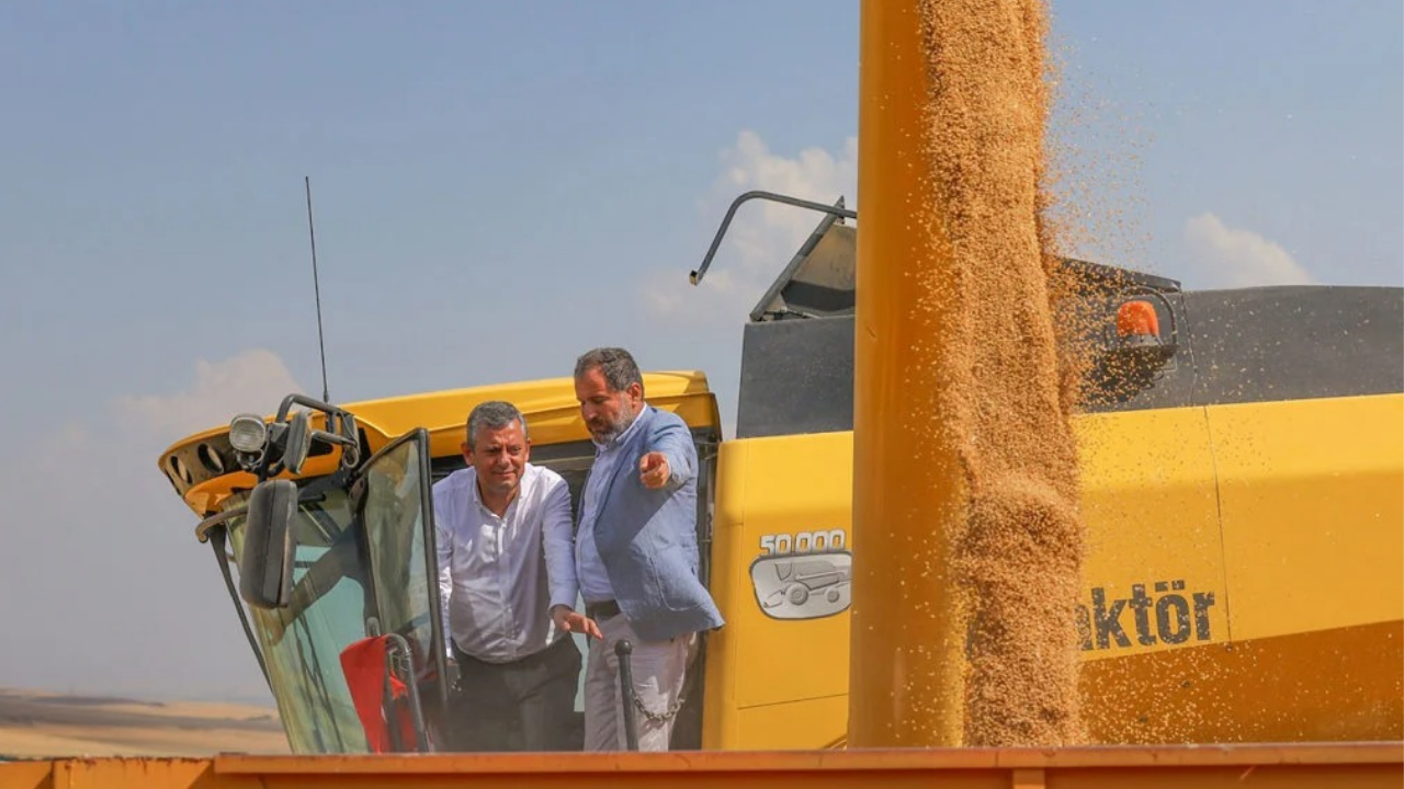 Özgür Özel Diyarbakır'da: Açılan pankart dikkat çekti