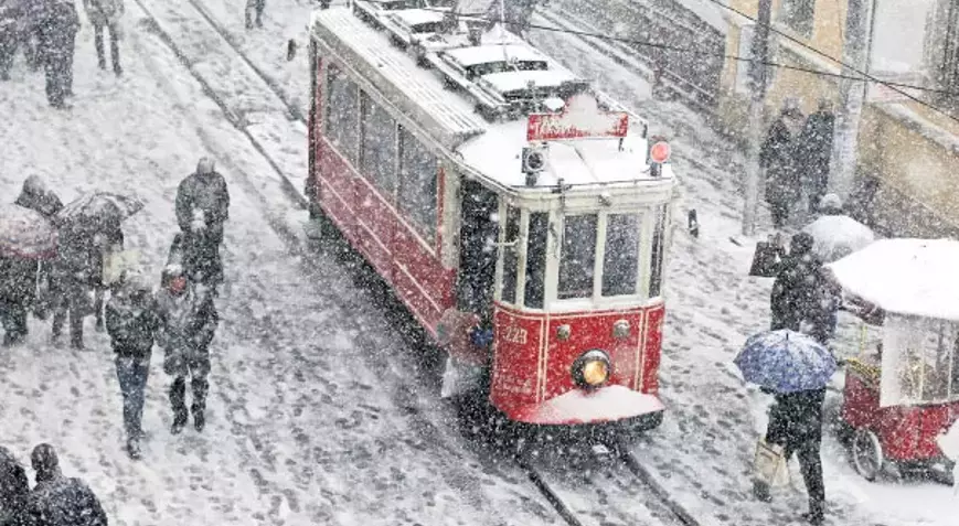 AKOM'dan İstanbul'a kar uyarısı: Sıcaklıklar 8-10 derece düşecek