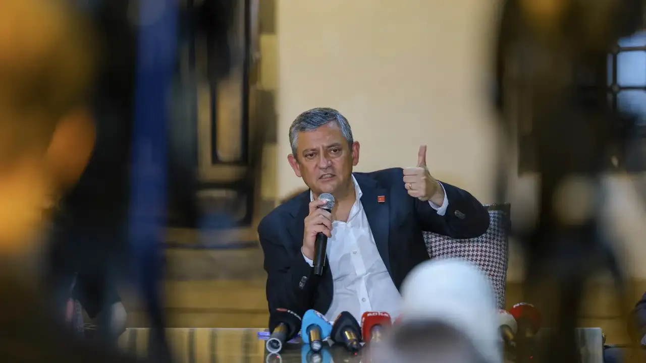 Özel'den Diyarbakır'da yeni parti sorusuna en net cevap: Benle güreşe tutuş derse orada bırakır iktidara yürürüm!