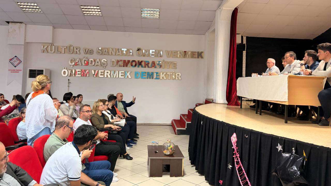 AK Parti Şişli'de okullarda üye toplantısı yaptı