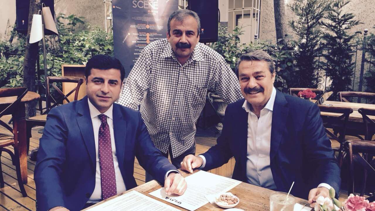 Barış Anneleri'nden Kadir İnanır'a veda: Barışın sesi...