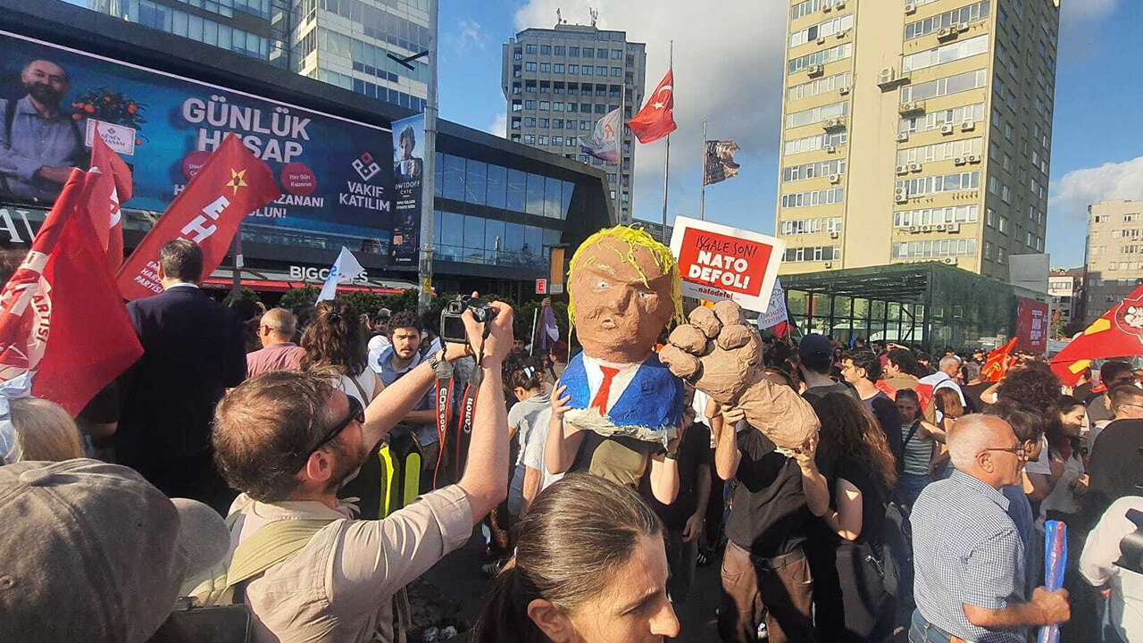 İstanbul'da NATO protestosu: Haydut Trump’ı topraklarımızda istemiyoruz