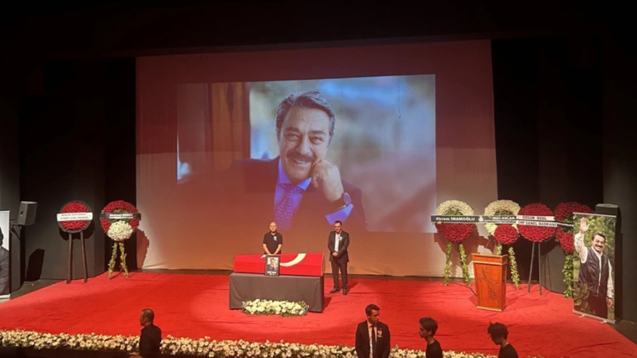 Yeşilçam'ın efsanesine son veda: Kadir İnanır son yolculuğuna uğurlanıyor