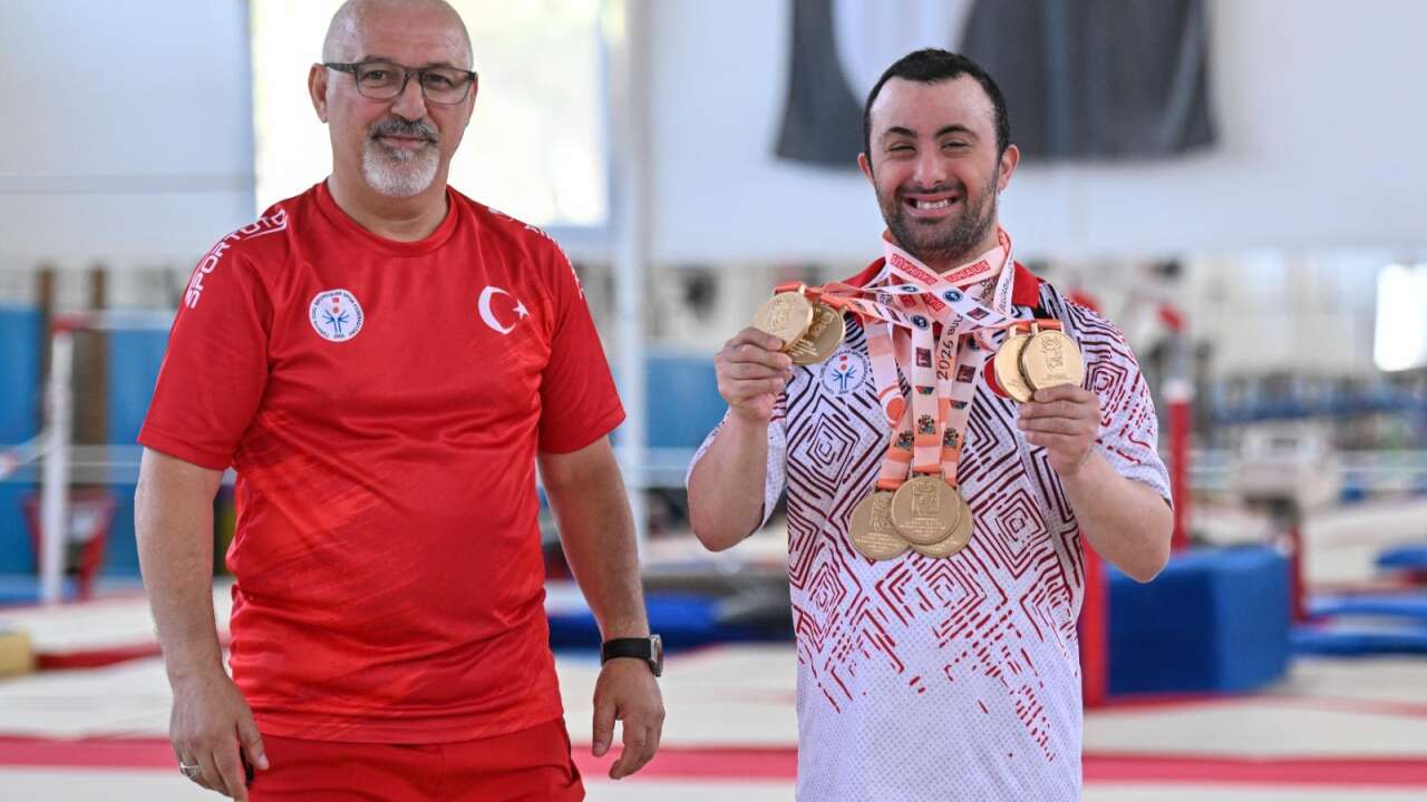 İzmirli özel sporcu Alper Öztürk'ten dünya şampiyonasında 7 altın madalya