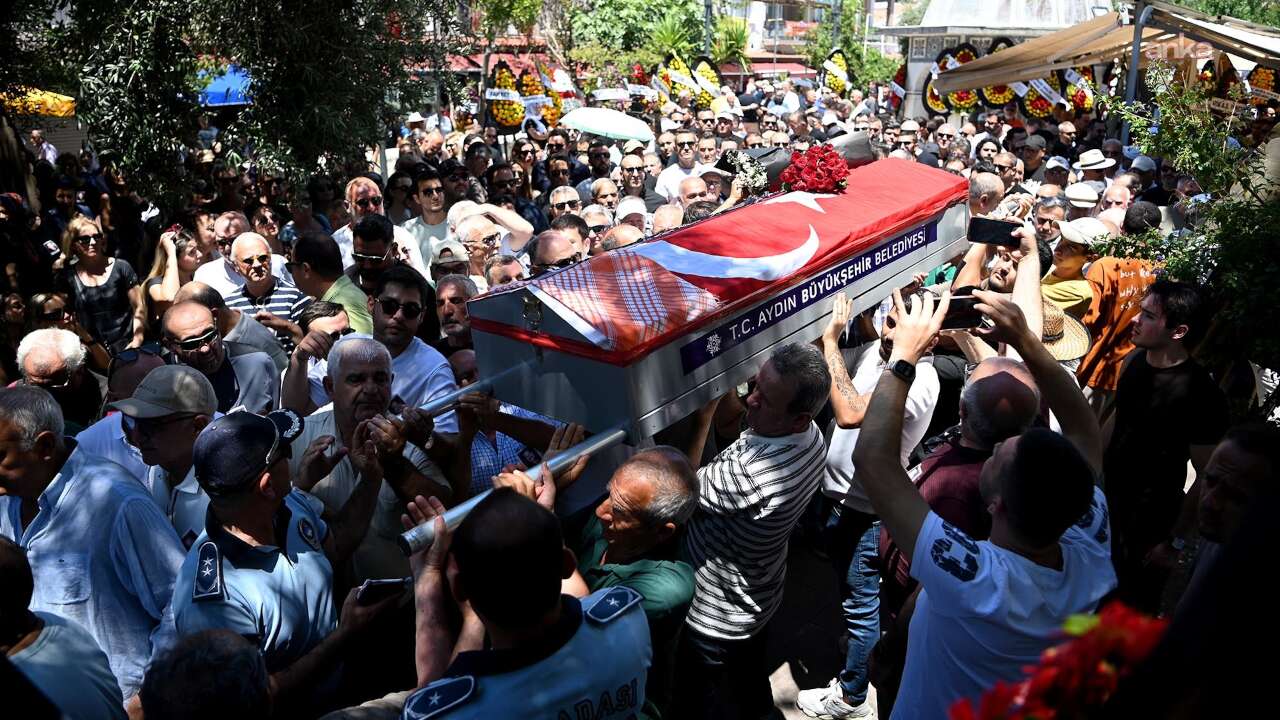 Eski Kuşadası Belediye Başkanı Engin Berberoğlu son yolculuğuna uğurlandı