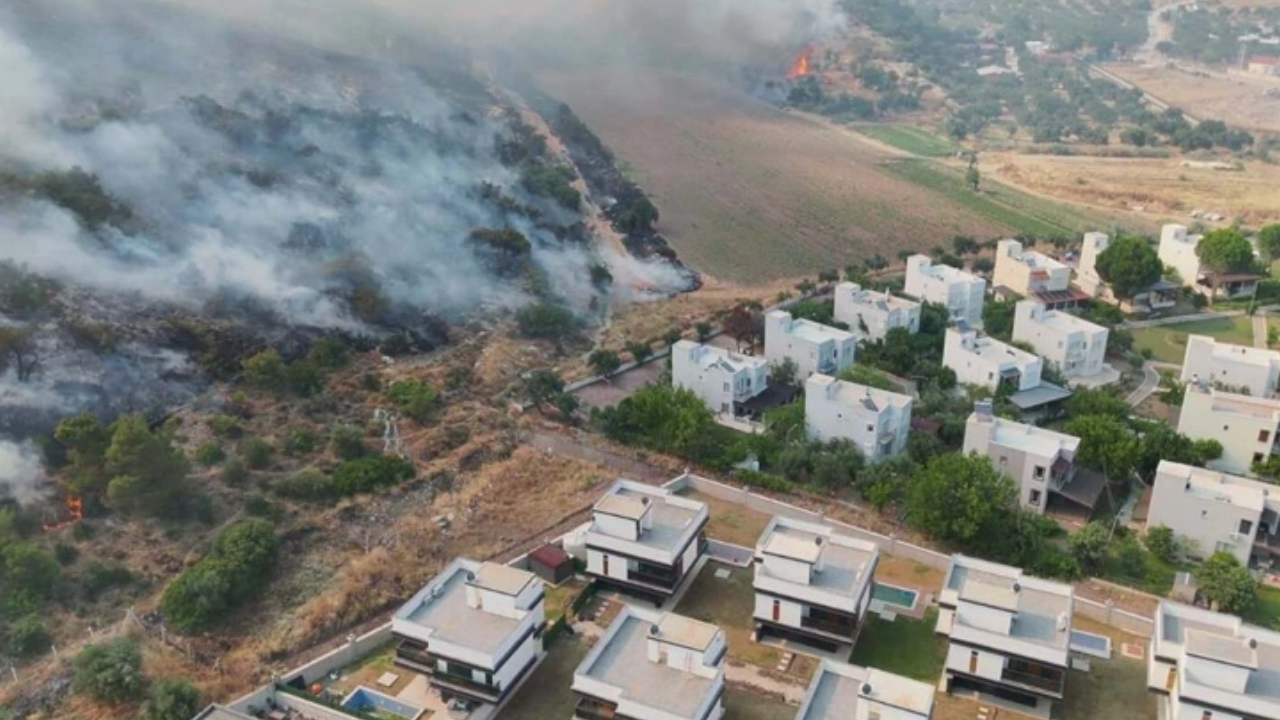 İzmir'de alevler evlerin dibine kadar geldi!