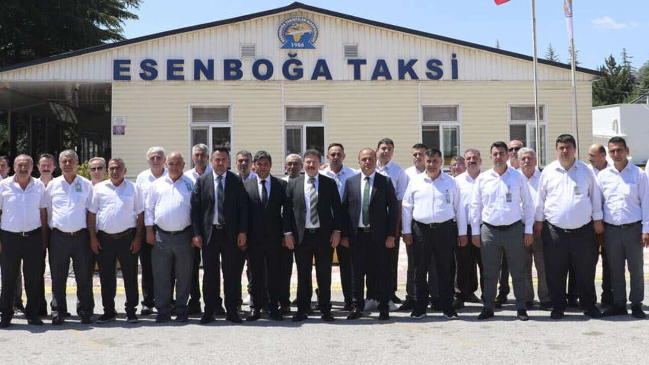 'Kırmızı alan'daki taksiciler tek tip kıyafet giyecek