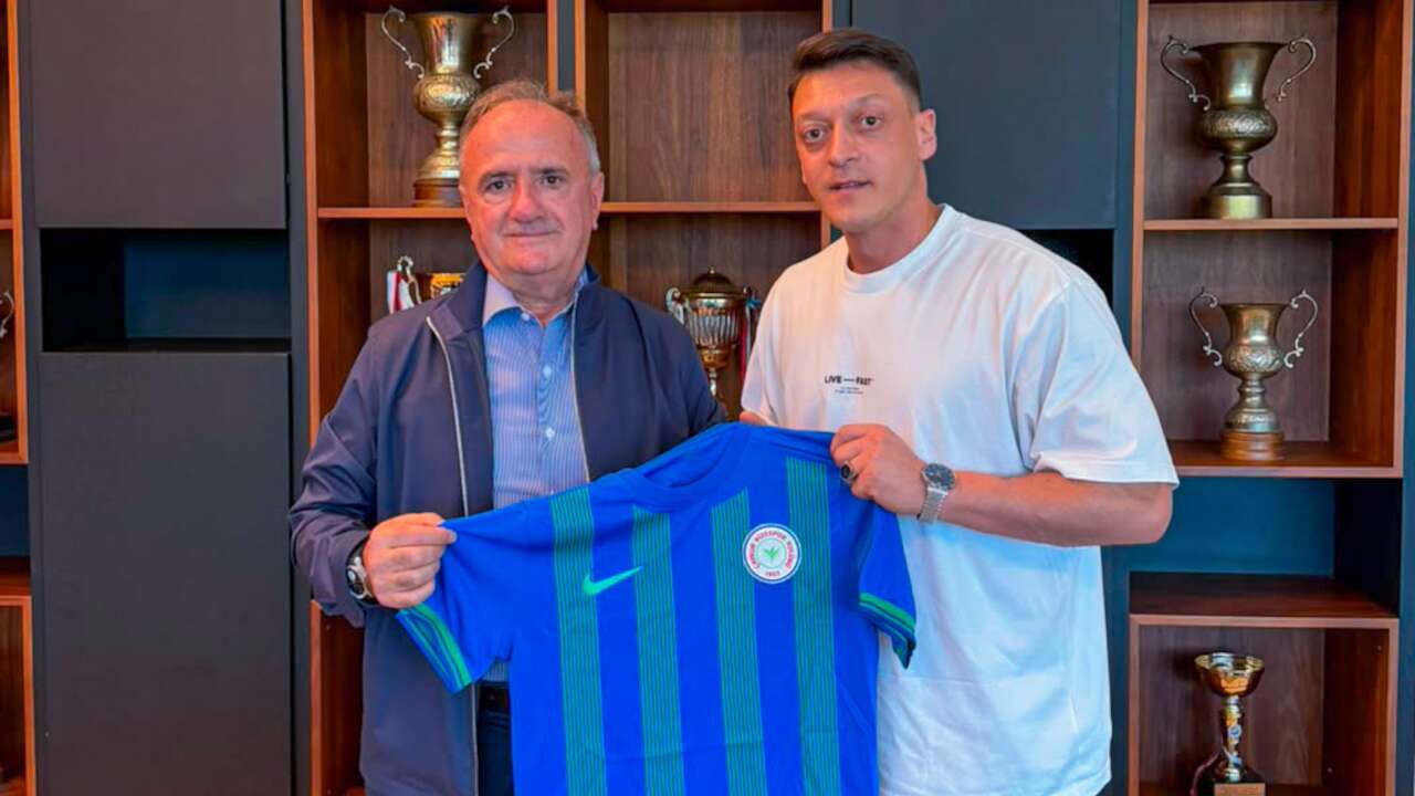AK Parti MKYK üyesi eski futbolcu Mesut Özil, Rizespor'la anlaştı