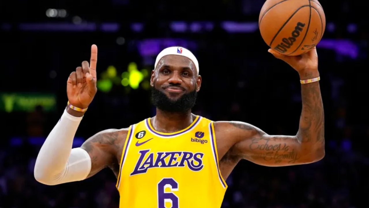 LeBron James 8 yıllık Lakers dönemini bitirdi!