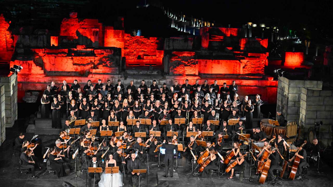 Carmina Burana" Efes Antik Tiyatrosu'nda ayakta alkışlandı