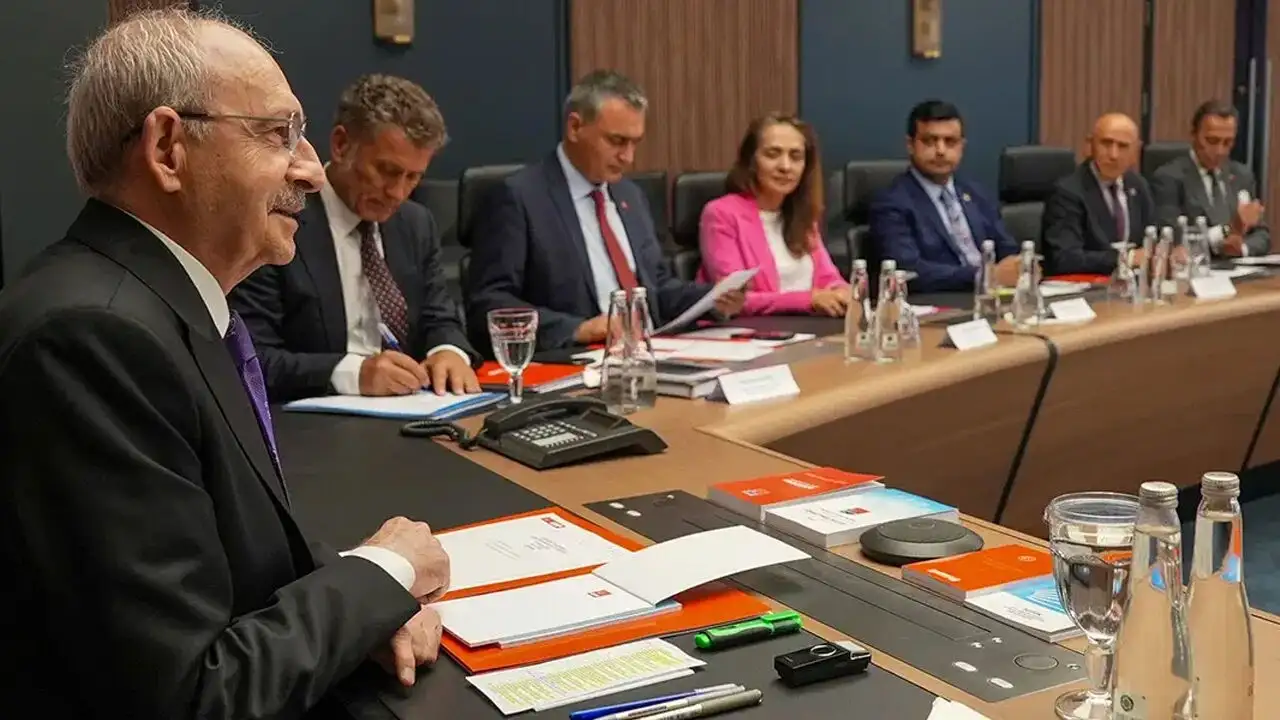 CHP'de butlan yönetime karşı istifalar sürüyor: 8 ilçe başkanı istifa etme kararı aldı!