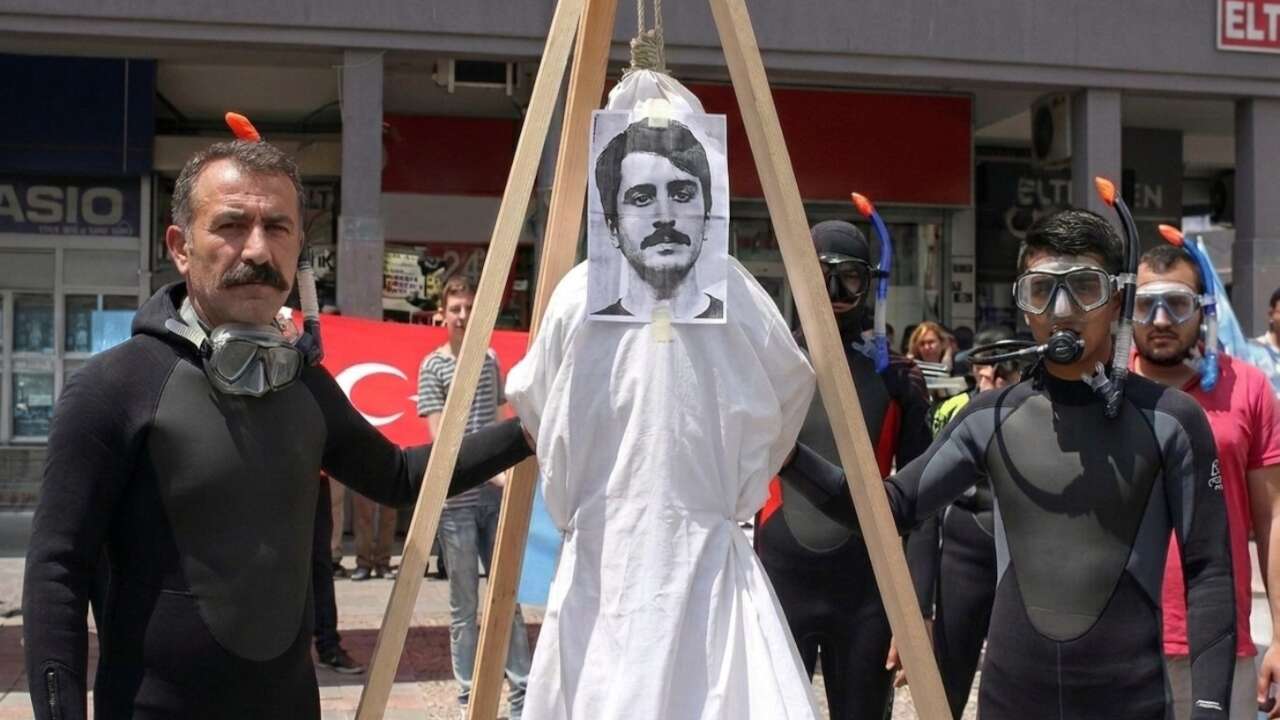 Protesto düzenleyen dalgıçların Deniz Göktaş'ı astığı fotoğraf gerçek mi?