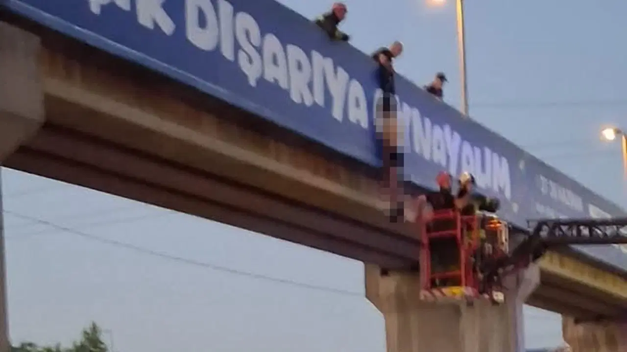Gebze'de korkunç olay: Üst geçitte asılı erkek cesedi bulundu