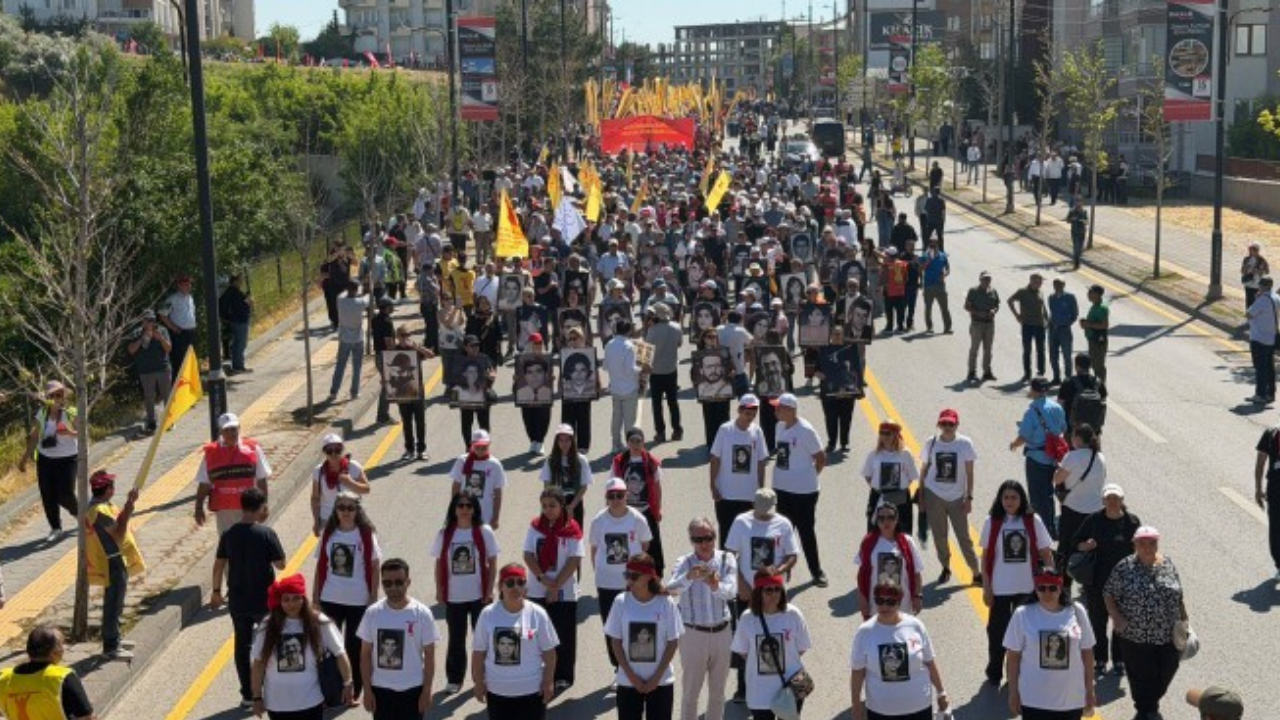 Sivas'ta Madımak anması: O Ateş hala sönmedi!