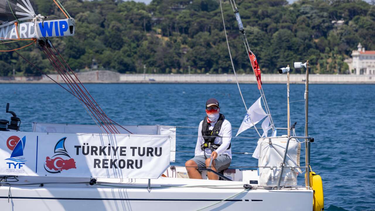 Milli yelkenci İstanbul ve Çanakkale'yi geçti, gözünü rekora dikti