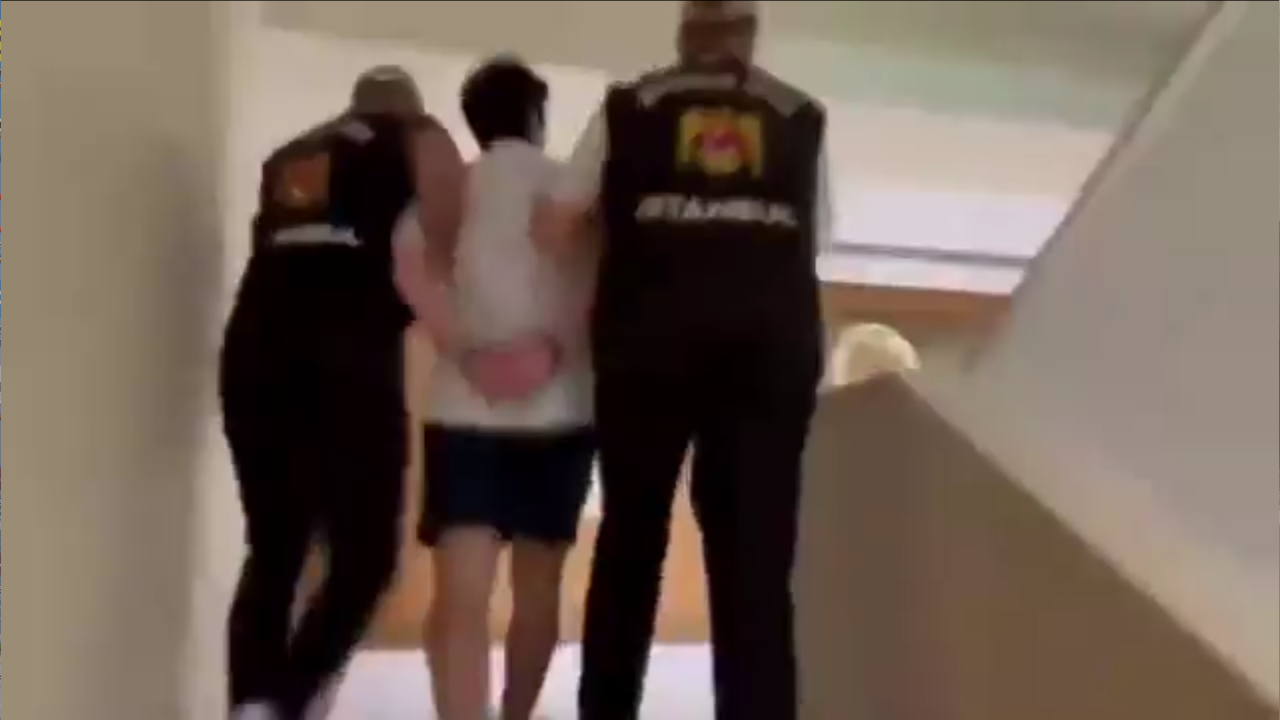 Yurt dışından dönen Deniz Göktaş'a ters kelepçe