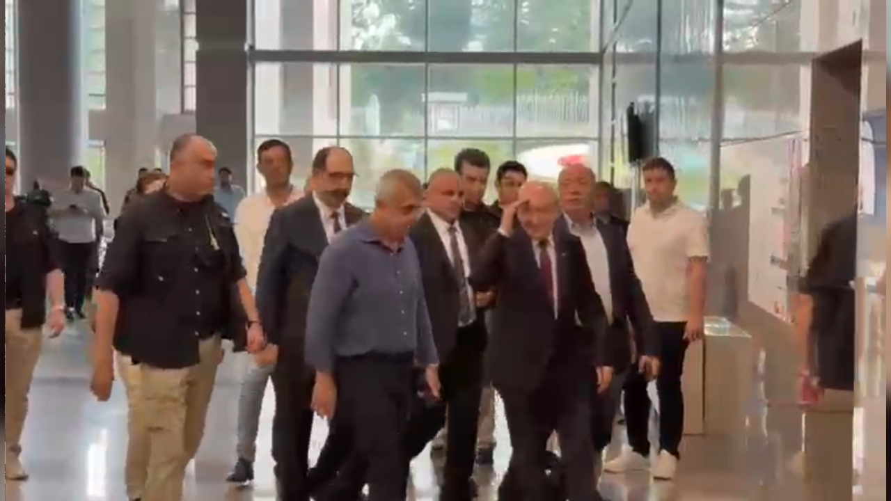 Kemal Kılıçdaroğlu, Deniz Göktaş'a destek için adliyeye gitti