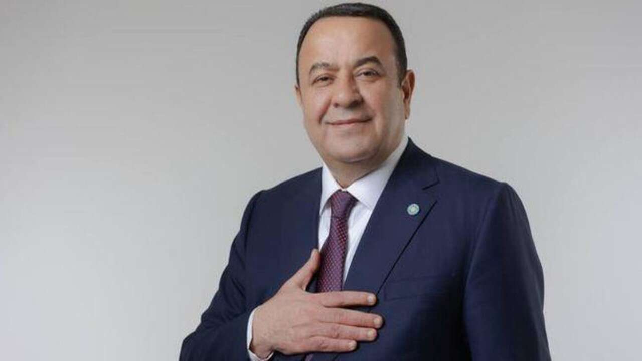 Adnan Beker kimdir?