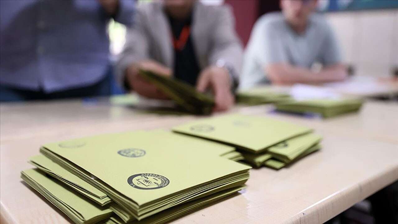 Son anket: Genç seçmen hangi partiye oy verecek?