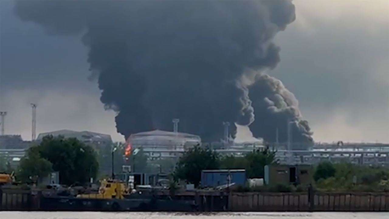 Ukrayna'dan St. Petersburg'a saldırı: Rusya'nın en büyük petrol tesislerinden biri vuruldu