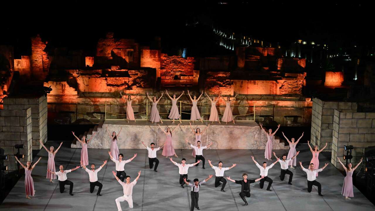 Efes'te "Zorba" balesine ayakta alkış