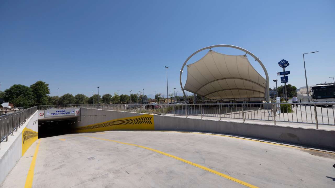 Balçova Metro İstasyonu'na otopark açıldı