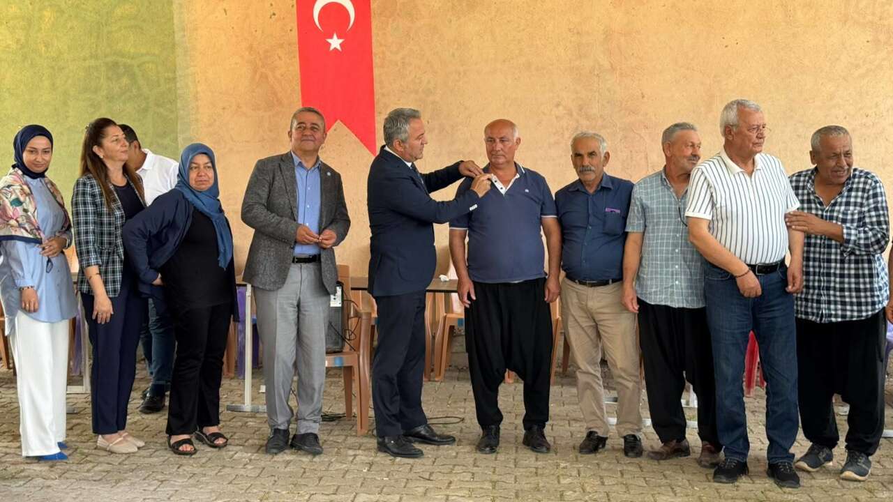 AK Parti ve MHP'den istifa eden 60 kişi İYİ Parti'ye katıldı