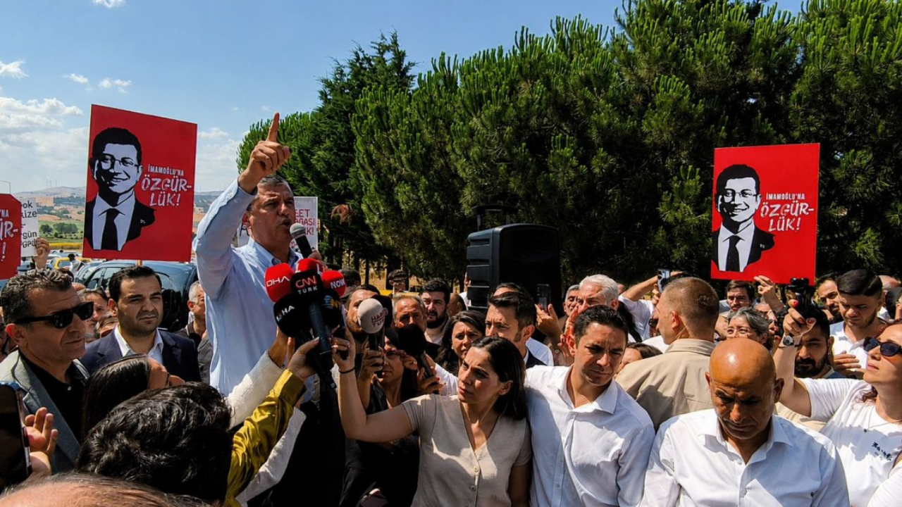 Özel duruşmaları izledi Silivri'de konuştu: Biz bu rejime burada meydan okuyoruz