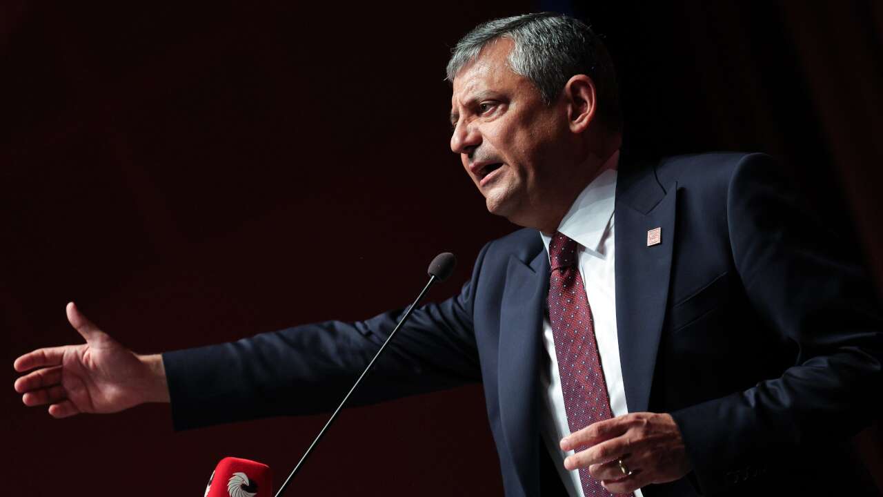 Özgür Özel'den Erdoğan ve Kılıçdaroğlu'na gönderme: Bir kere yarıştık, onda da ben yendim
