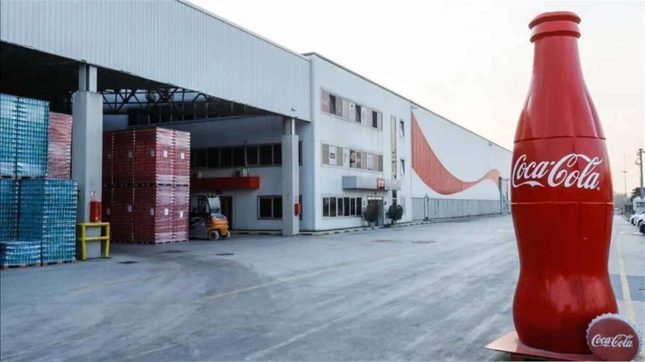 Coca-Cola dev tesisi kapattı