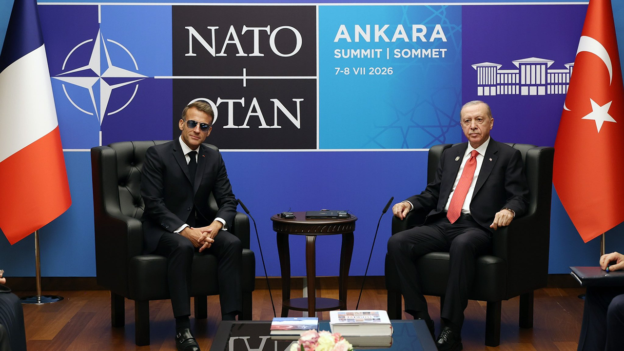 NATO zirvesinde dikkat çekmişti: Emmanuel Macron neden güneş gözlüğü takıyor?