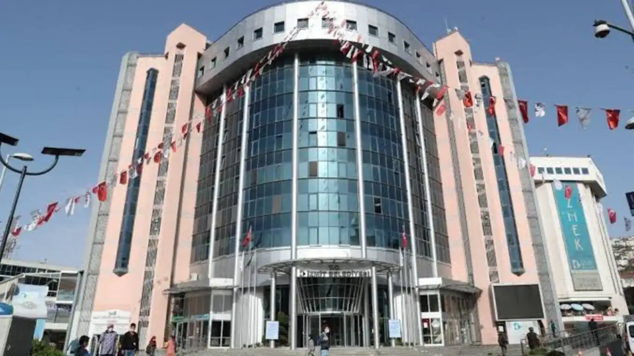 İzmit Belediyesi soruşturmasında yeni dalga: Başkan Hürriyet'in şoförü gözaltında