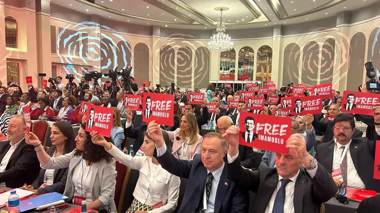 Sosyalist Enternasyonal: İmamoğlu'nun adil yargılanma hakkının ihlalini şiddetle kınıyoruz