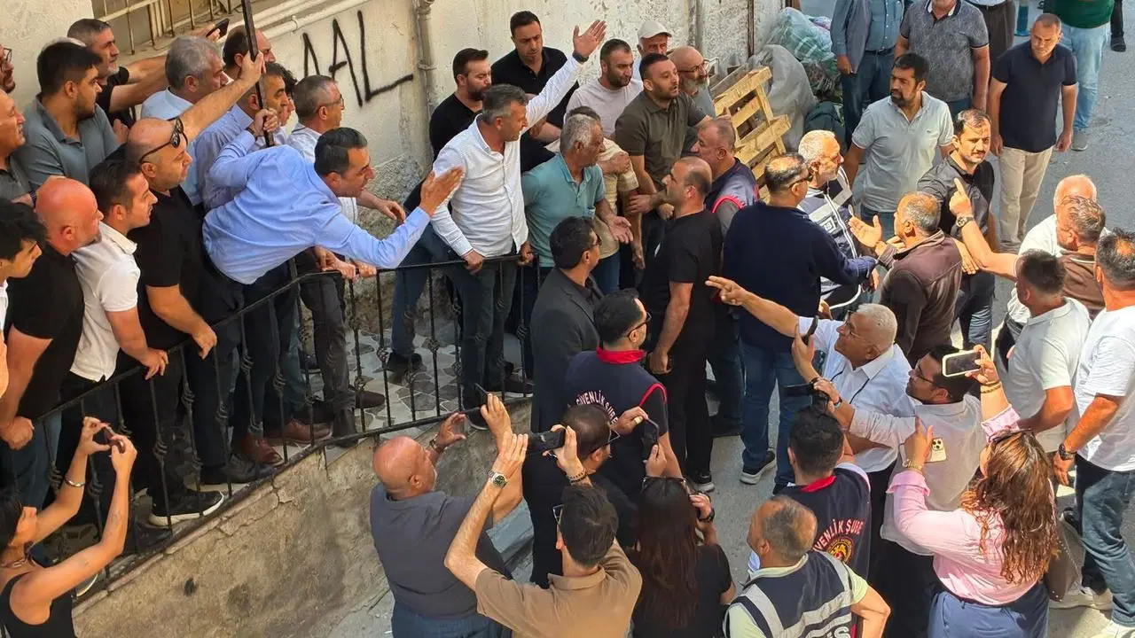 Niğde’de ‘butlan’a geçit yok: Atanmış heyet il binasına sokulmadı