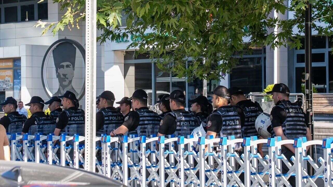 Erdoğan'ın eski hukuk danışmanı Çankaya Belediyesi'ne baskını eleştirdi