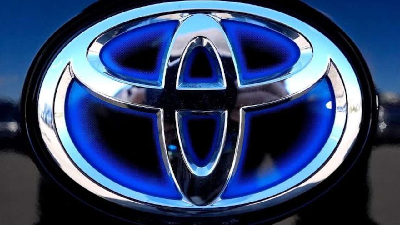 Toyota popüler sedanını baştan yarattı: İlk görüntüleri sızdı!